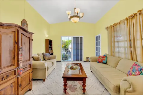 110 Freire Calle Rubi Cidra PR 00739
