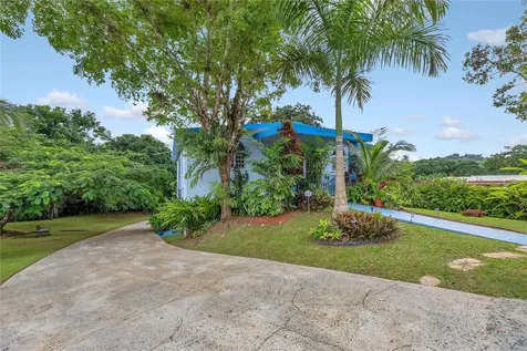 110 Freire Calle Rubi Cidra PR 00739