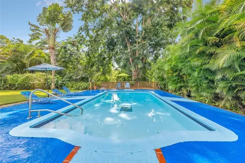 110 Freire Calle Rubi Cidra PR 00739