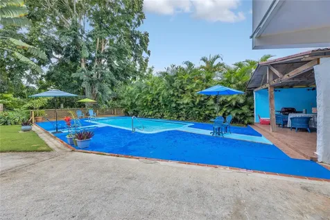 110 Freire Calle Rubi Cidra PR 00739
