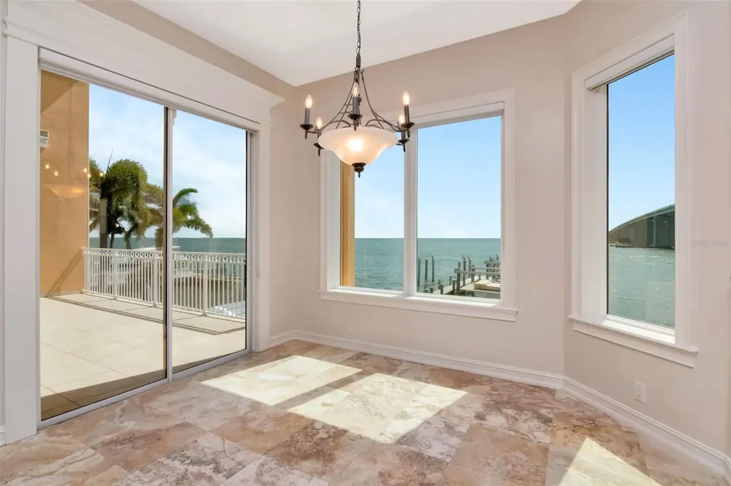 7680 Paradise Pointe Circle S St Petersburg FL 33711
