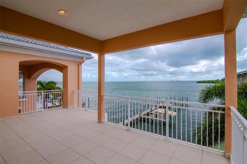 7680 Paradise Pointe Circle S St Petersburg FL 33711