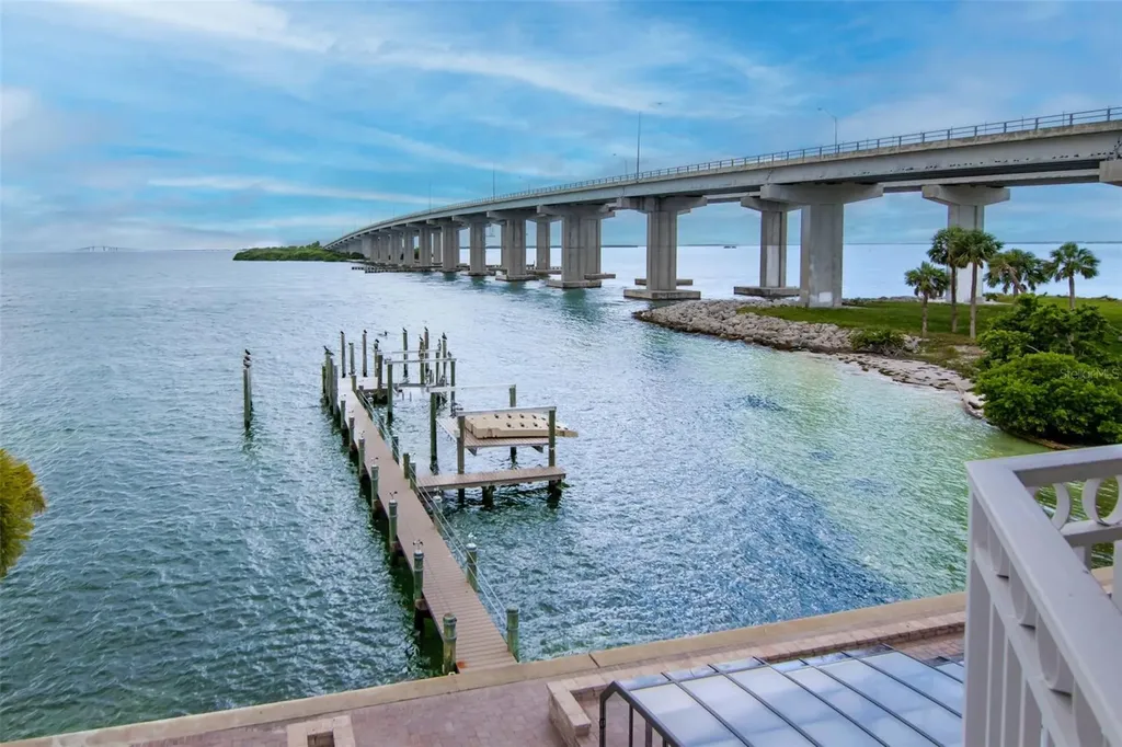 7680 Paradise Pointe Circle S St Petersburg FL 33711