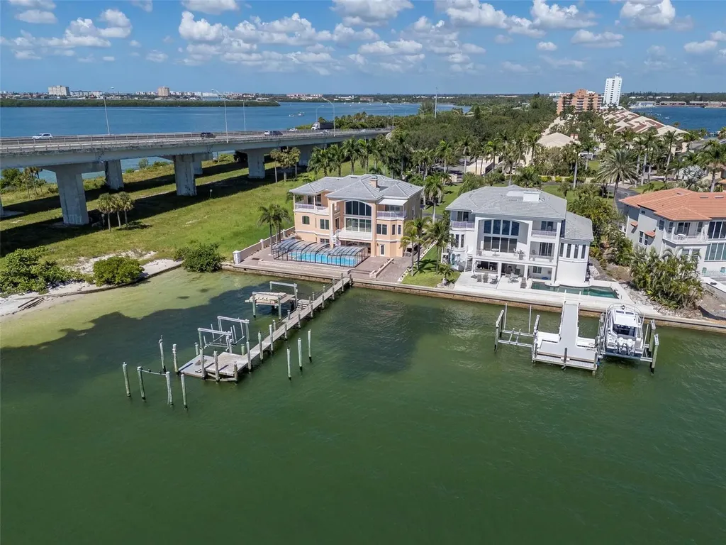7680 Paradise Pointe Circle S St Petersburg FL 33711