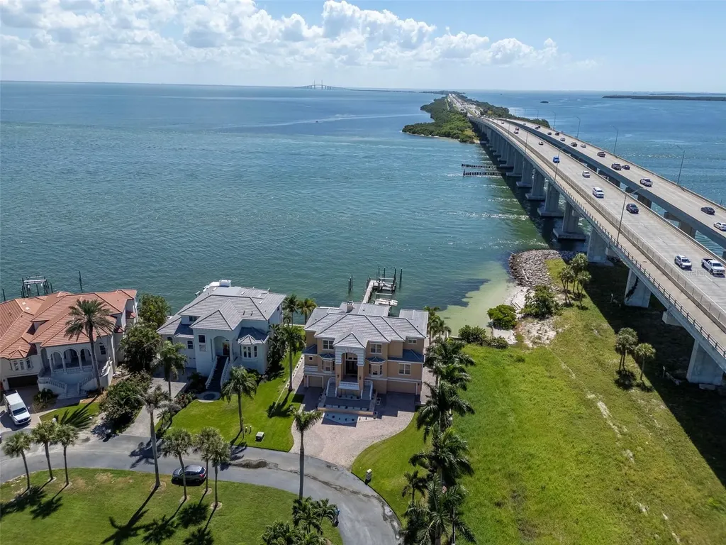 7680 Paradise Pointe Circle S St Petersburg FL 33711