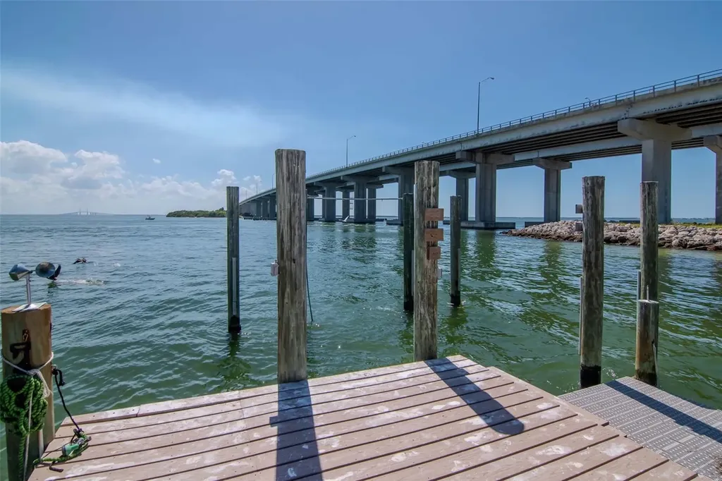 7680 Paradise Pointe Circle S St Petersburg FL 33711