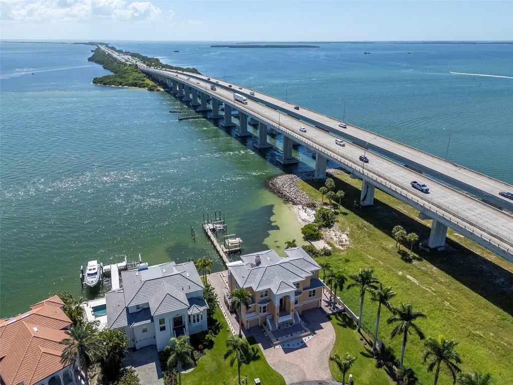 7680 Paradise Pointe Circle S St Petersburg FL 33711