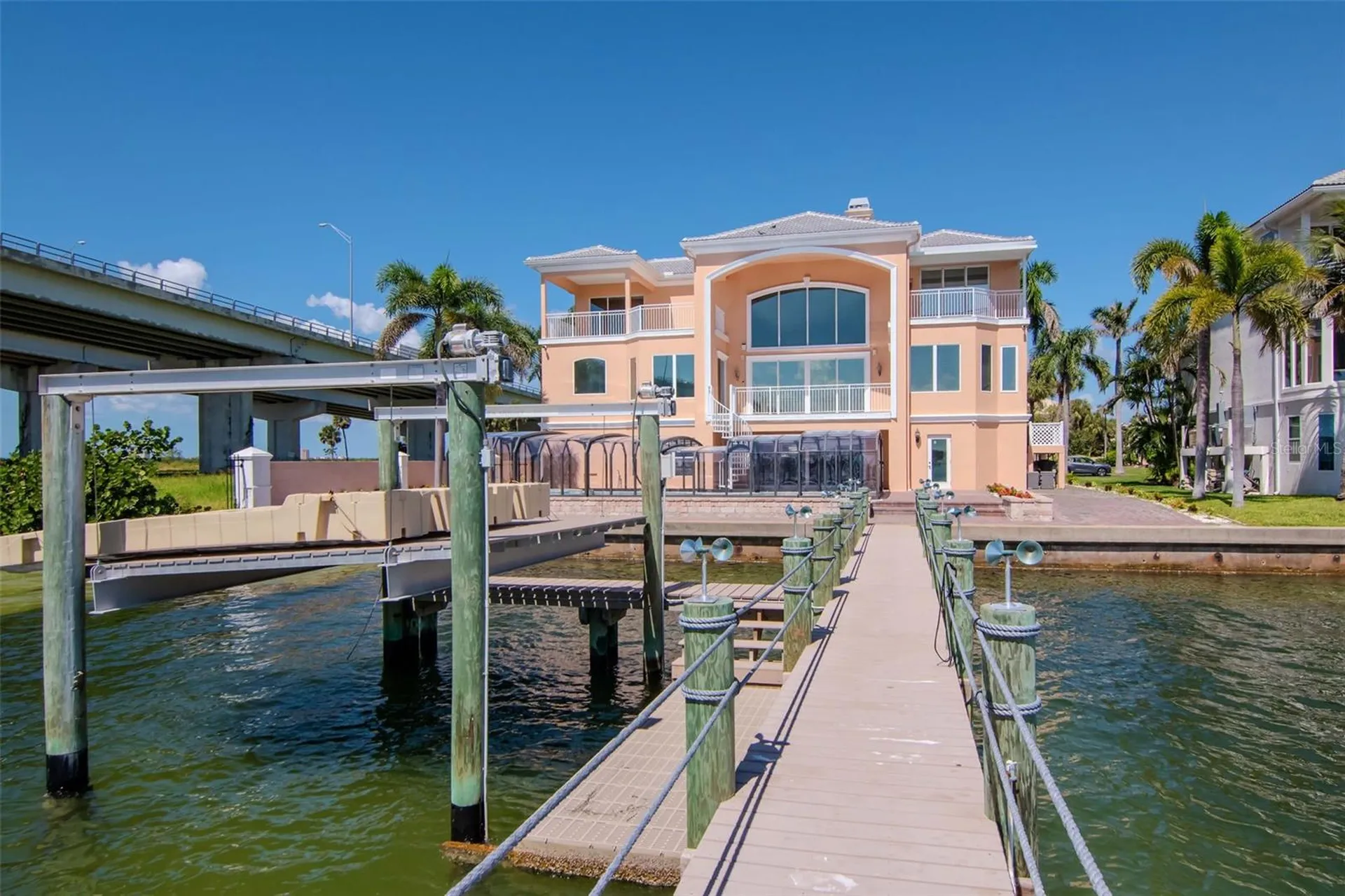 7680 Paradise Pointe Circle S St Petersburg FL 33711