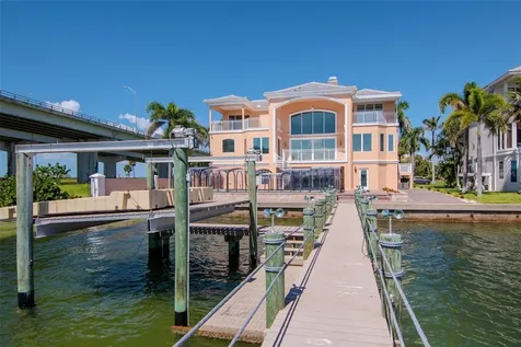 7680 Paradise Pointe Circle S St Petersburg FL 33711
