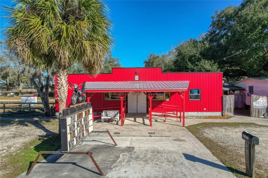 2451 SE Highway 41 Morriston FL 32668