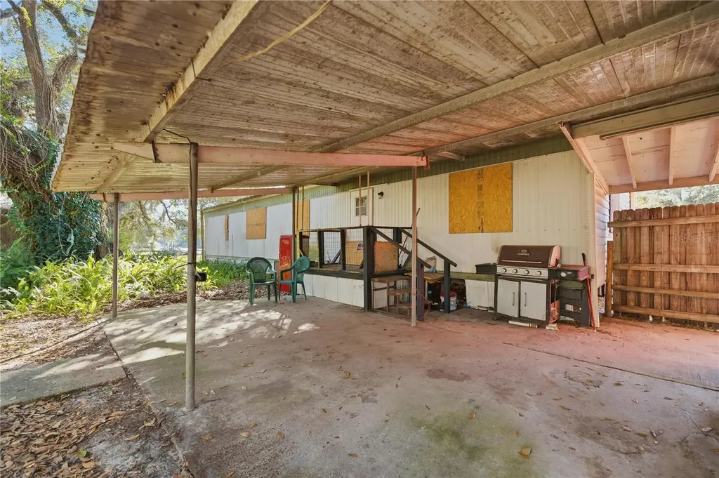 2451 SE Highway 41 Morriston FL 32668