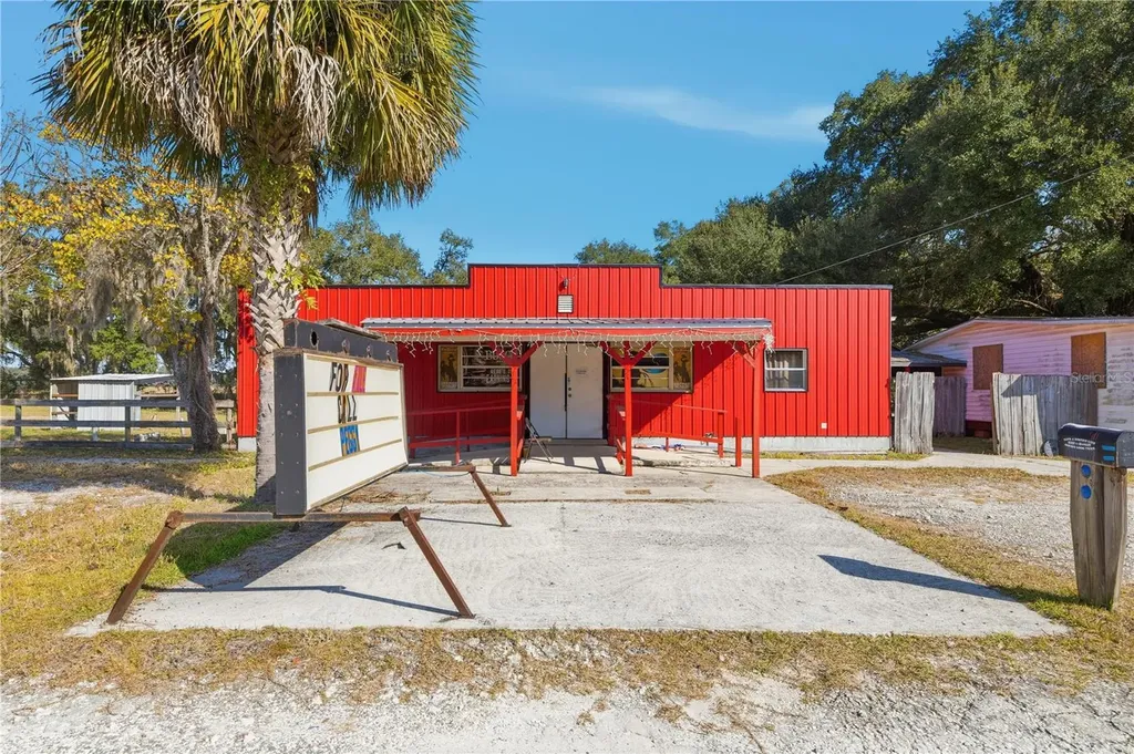 2451 SE Highway 41 Morriston FL 32668