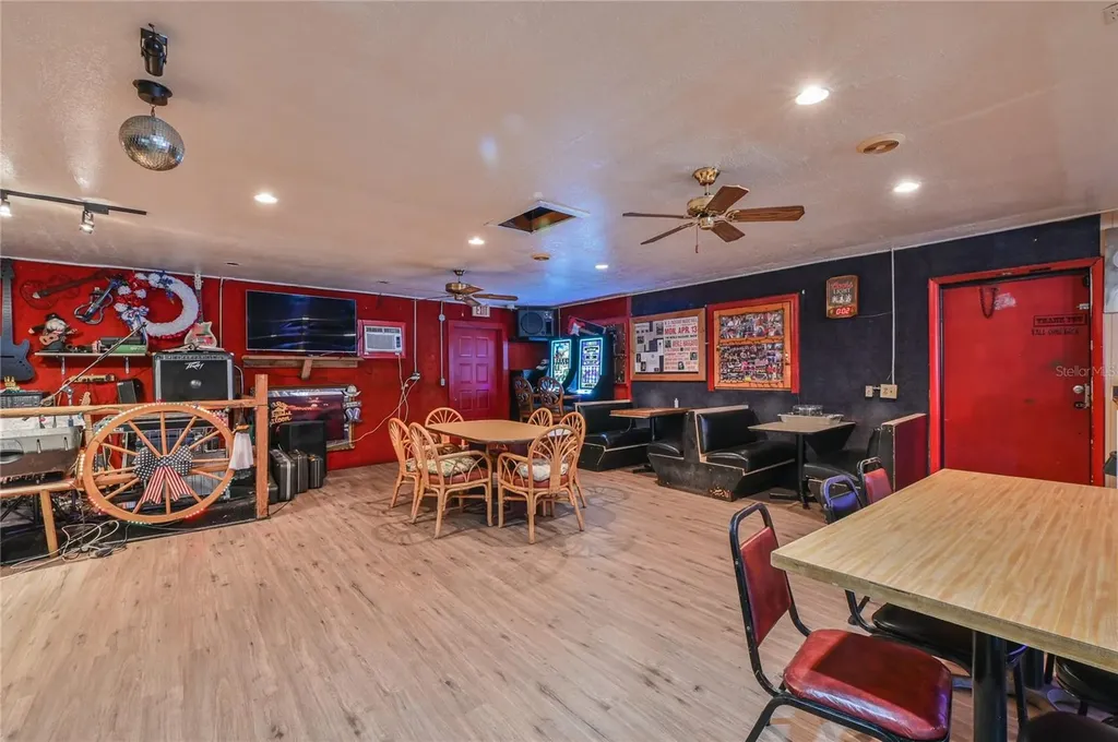 2451 SE Highway 41 Morriston FL 32668