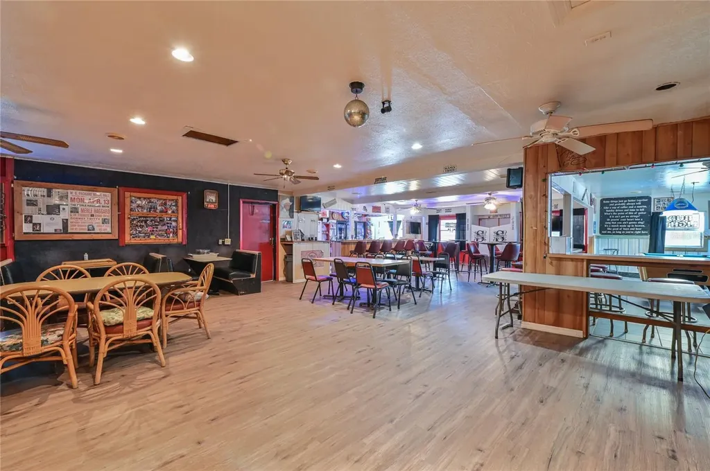 2451 SE Highway 41 Morriston FL 32668