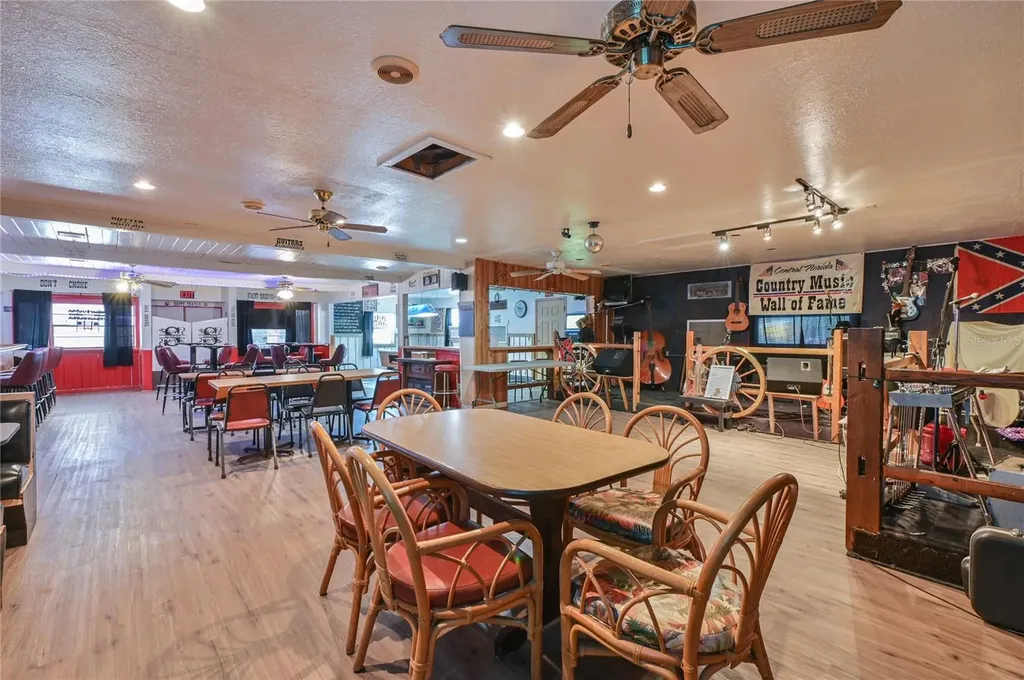 2451 SE Highway 41 Morriston FL 32668