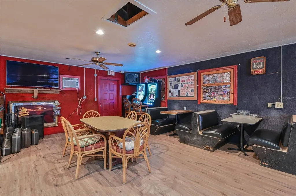 2451 SE Highway 41 Morriston FL 32668