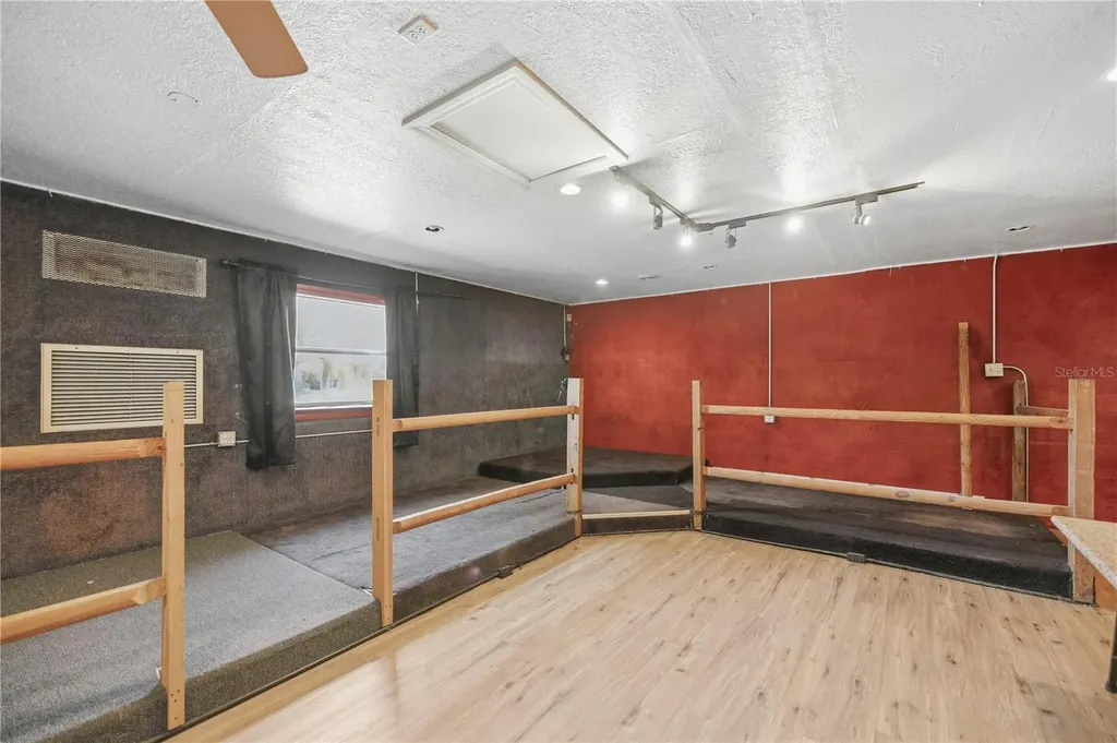 2451 SE Highway 41 Morriston FL 32668