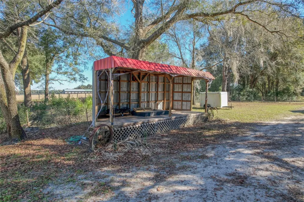 2451 SE Highway 41 Morriston FL 32668