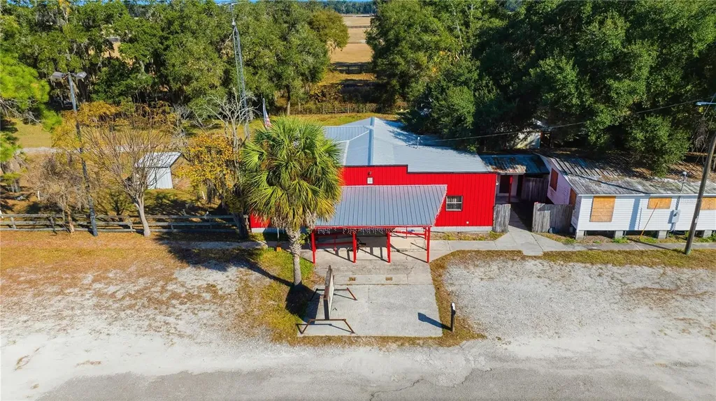 2451 SE Highway 41 Morriston FL 32668