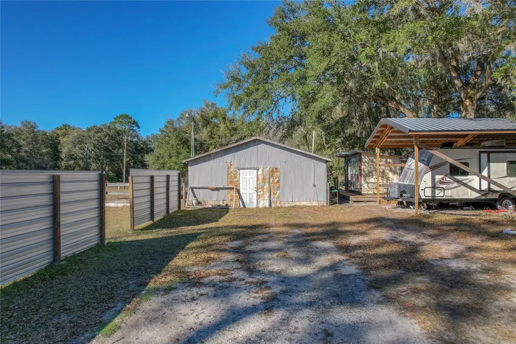 2451 SE Highway 41 Morriston FL 32668