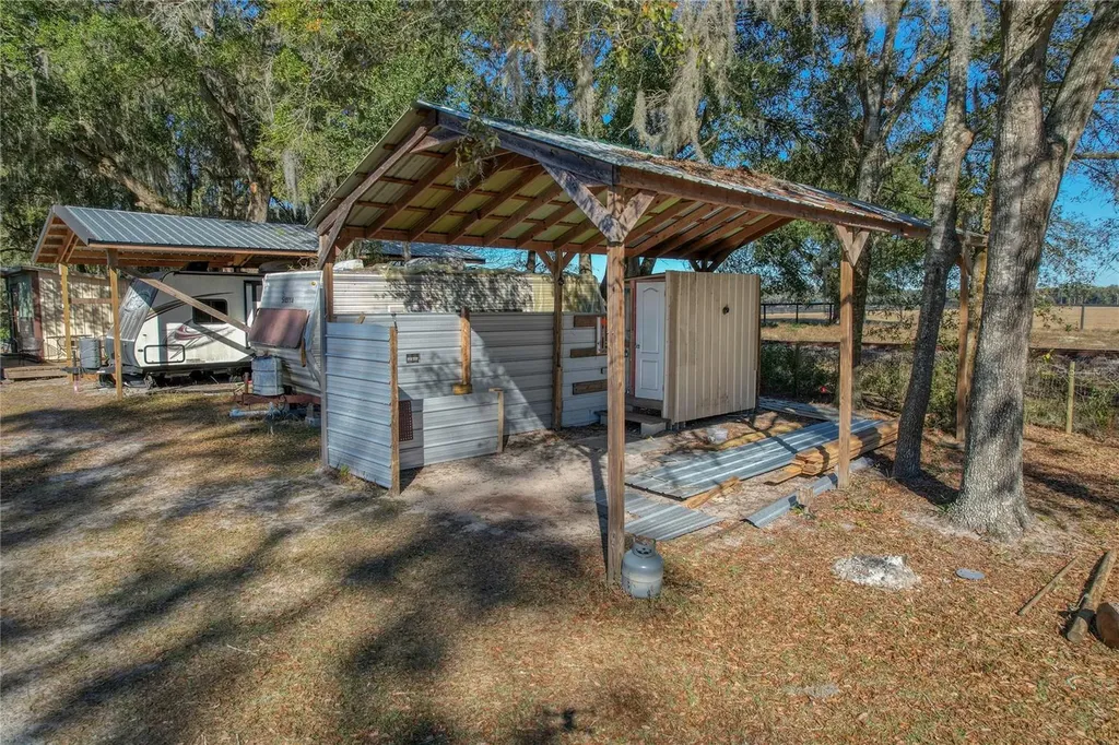 2451 SE Highway 41 Morriston FL 32668