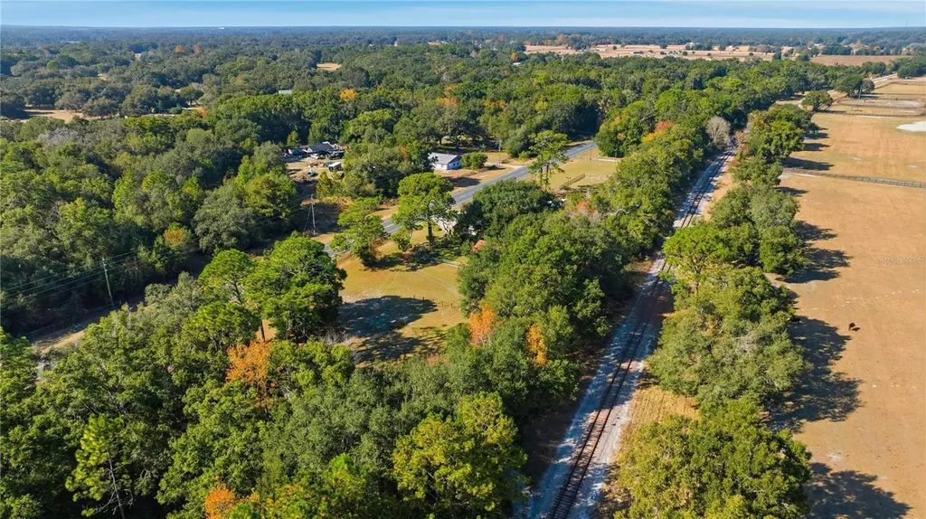 2451 SE Highway 41 Morriston FL 32668