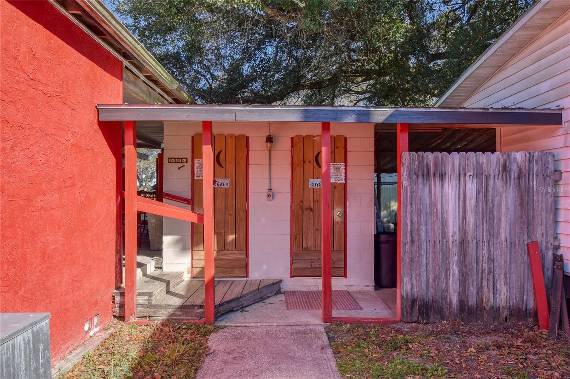 2451 SE Highway 41 Morriston FL 32668