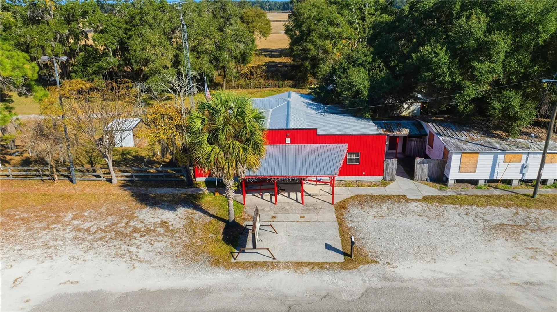 2451 SE Highway 41 Morriston FL 32668