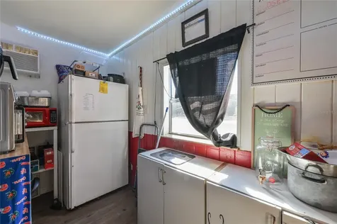 2451 SE Highway 41 Morriston FL 32668