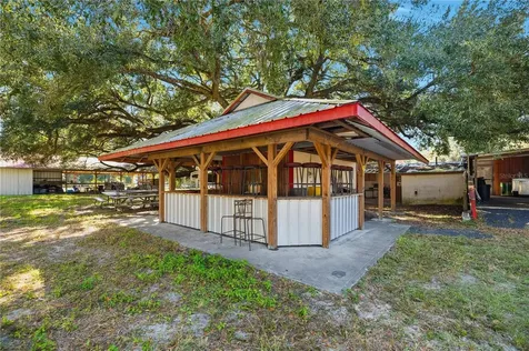 2451 SE Highway 41 Morriston FL 32668