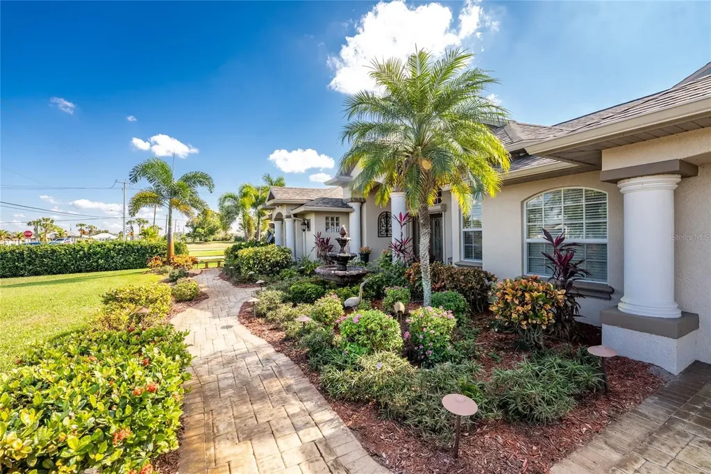 290 Rotonda Boulevard E Rotonda West FL 33947
