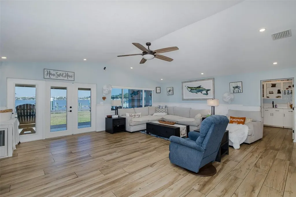 8211 Hayward Lane Port Richey FL 34668