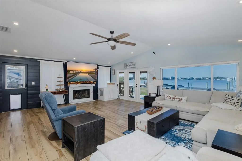 8211 Hayward Lane Port Richey FL 34668