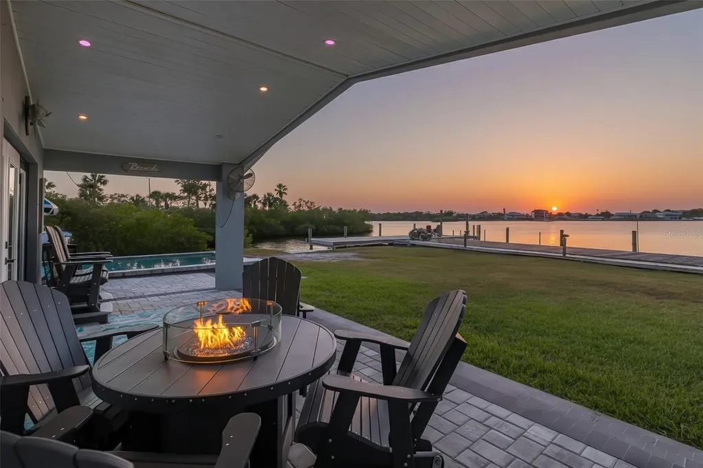 8211 Hayward Lane Port Richey FL 34668