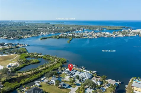 8211 Hayward Lane Port Richey FL 34668