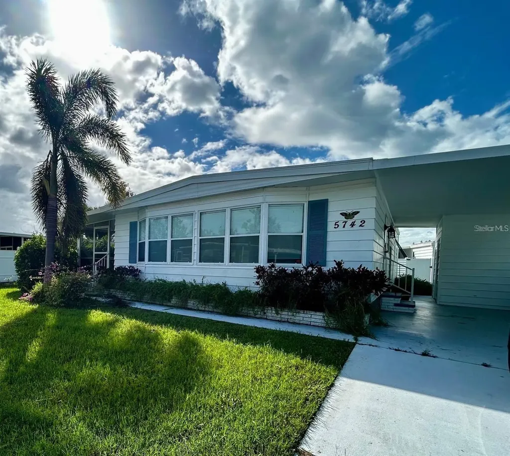 5742 Camelot Drive N Sarasota FL 34233