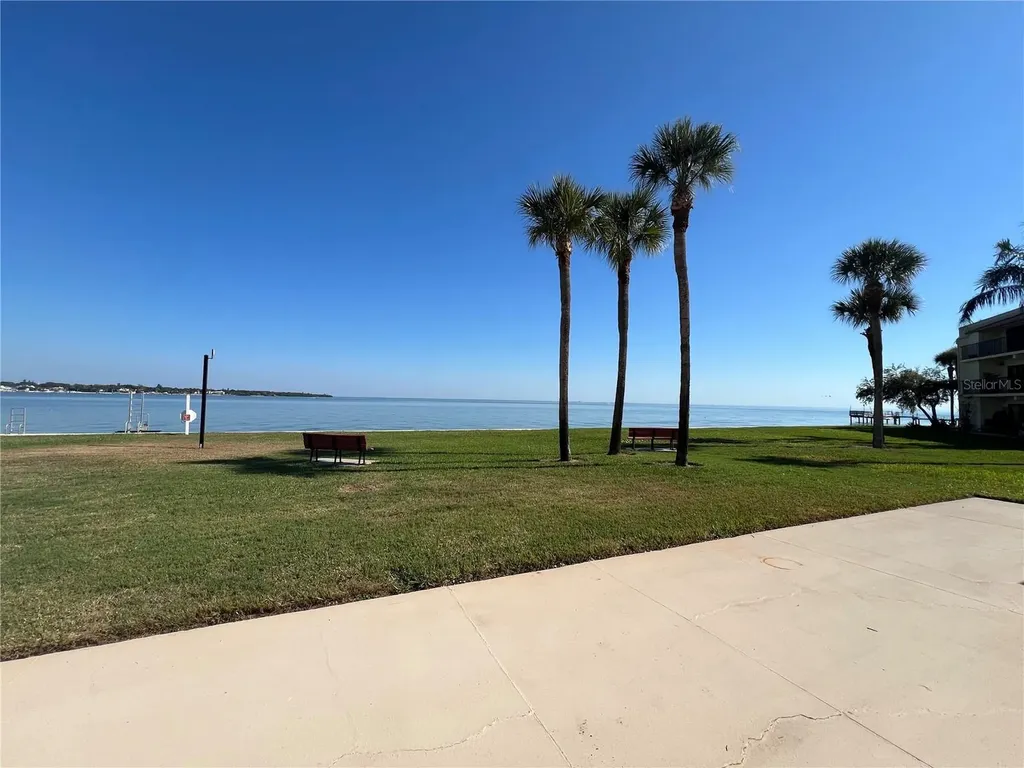 7550 Sunshine Skyway Lane S St Petersburg FL 33711