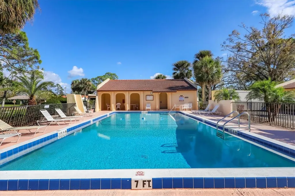 3629 Longmeadow Sarasota FL 34235