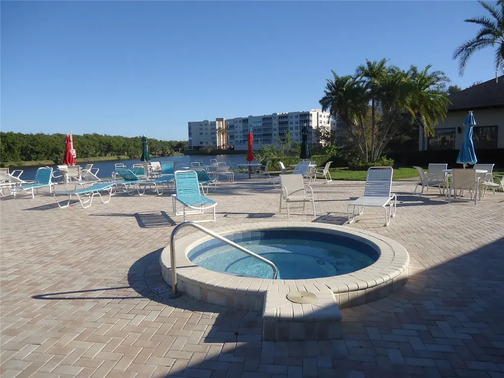 10034 64th Avenue N St Petersburg FL 33708
