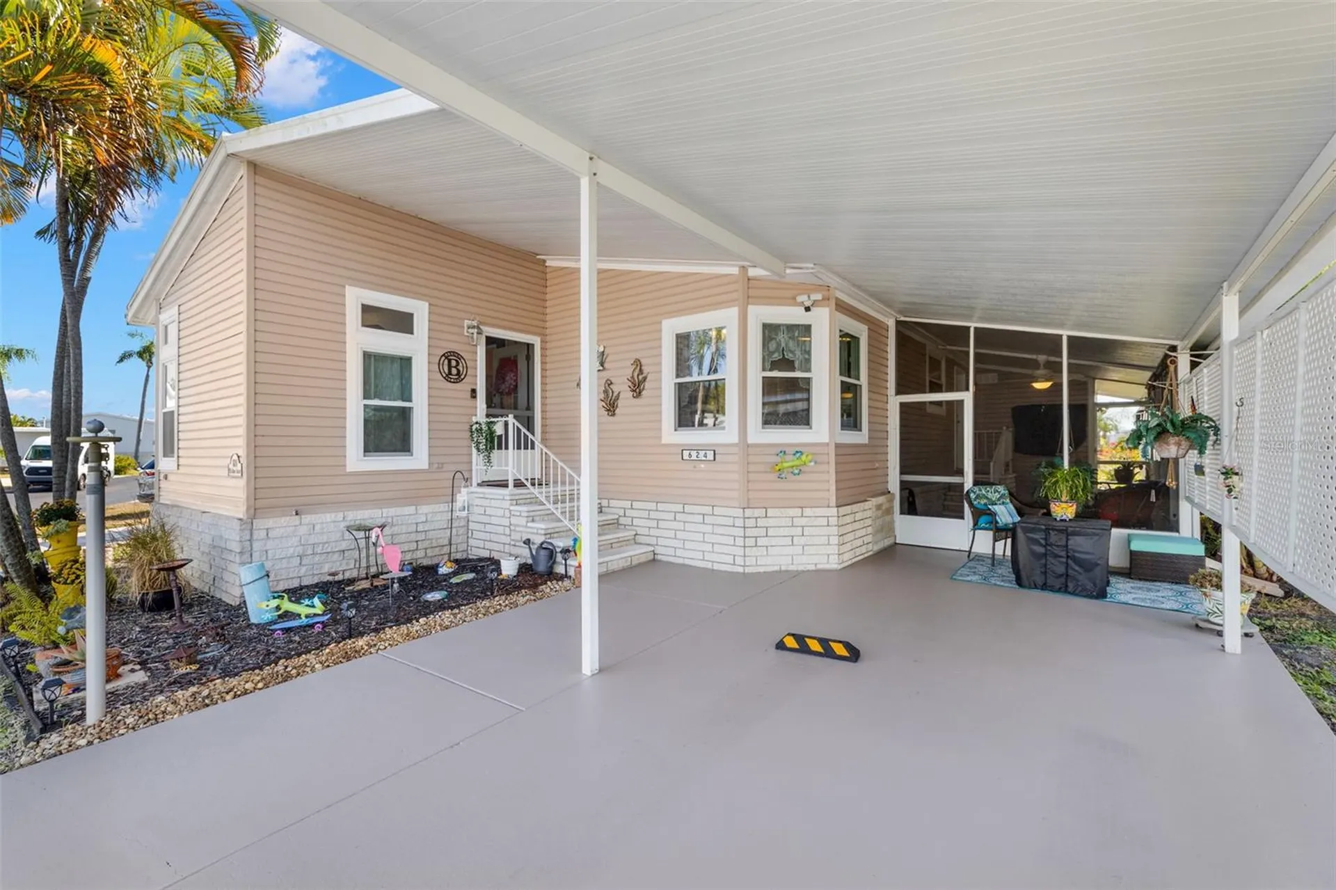 624 Mount Piney Avenue NE St Petersburg FL 33702