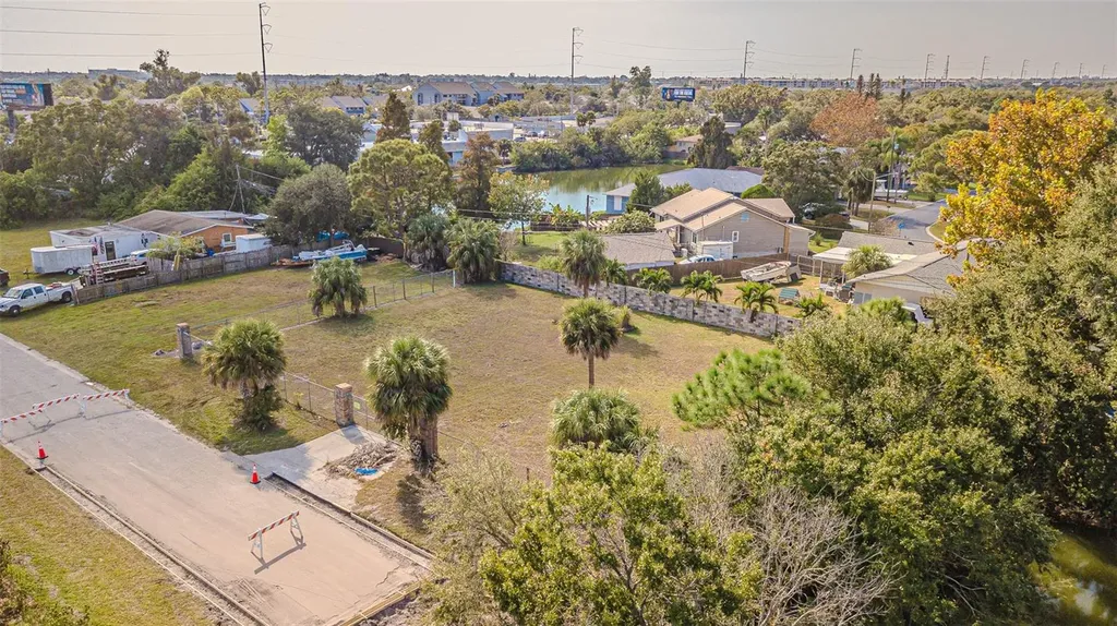 7598 90th Street Seminole FL 33777