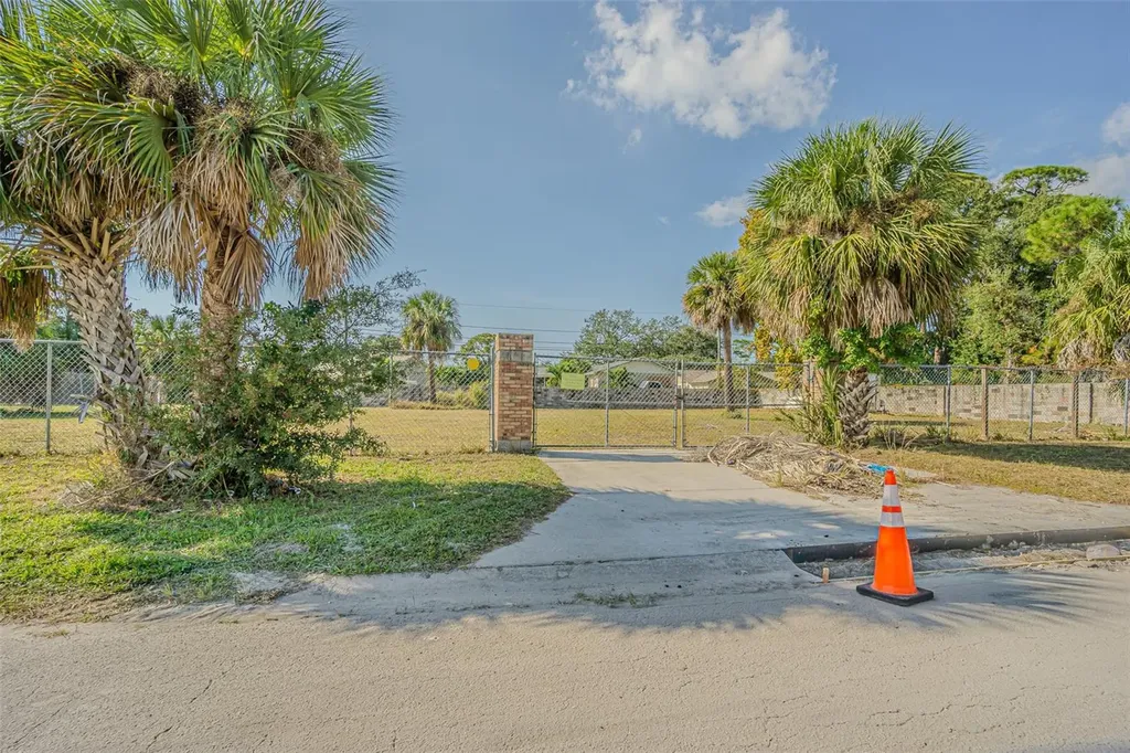 7598 90th Street Seminole FL 33777