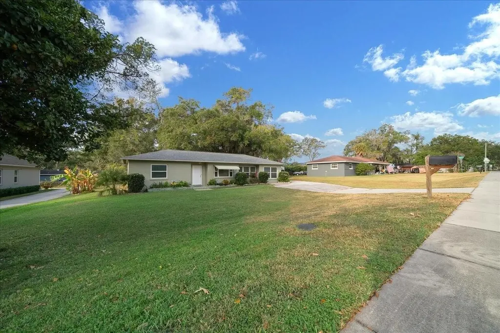 2810 SE Lake Weir Avenue Ocala FL 34471