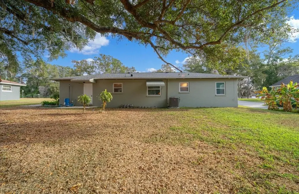 2810 SE Lake Weir Avenue Ocala FL 34471