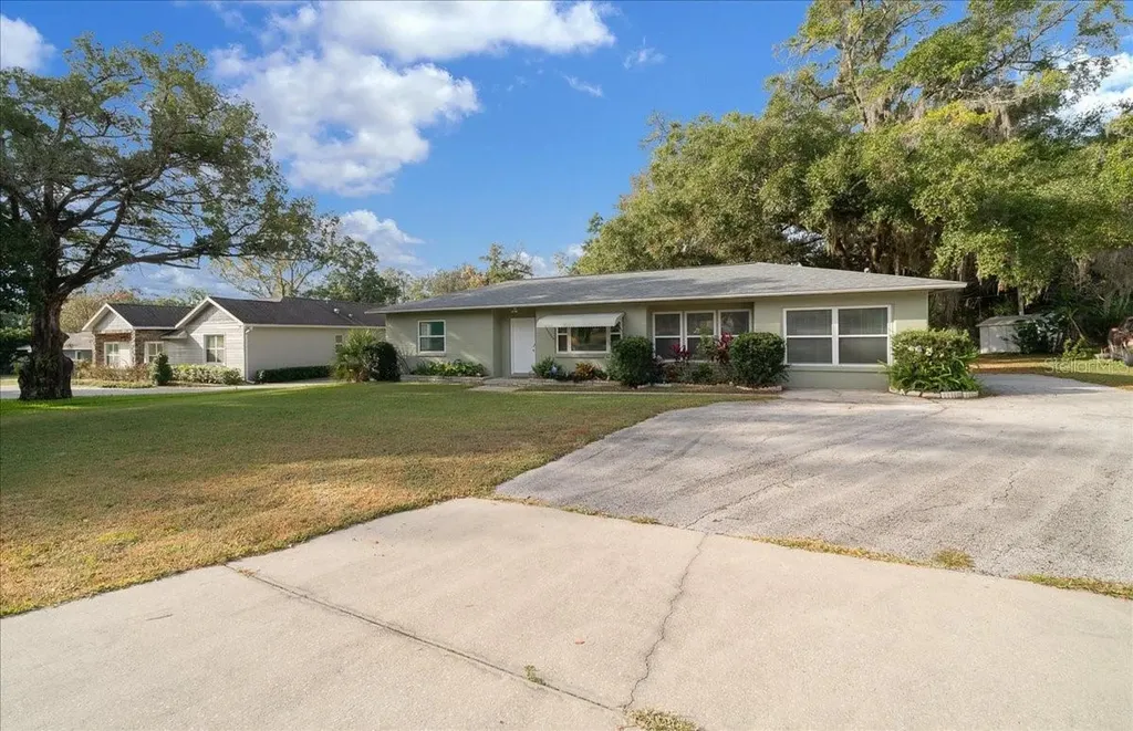 2810 SE Lake Weir Avenue Ocala FL 34471