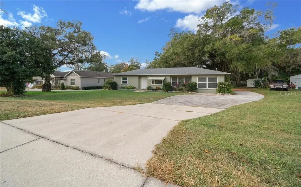 2810 SE Lake Weir Avenue Ocala FL 34471