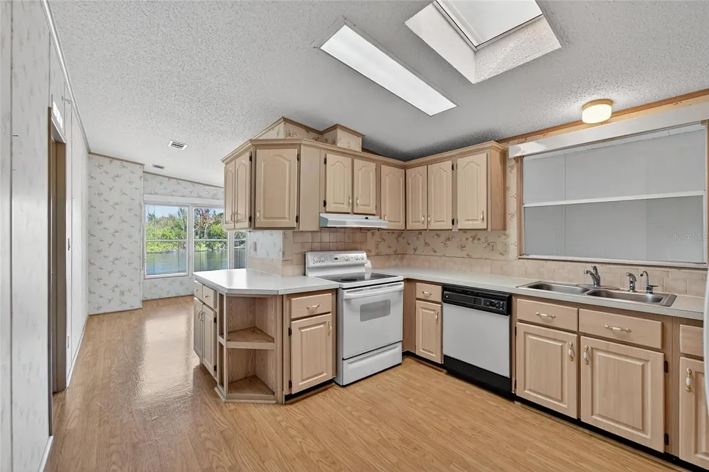 1001 Starkey Road, Lot#355 Largo FL 33771