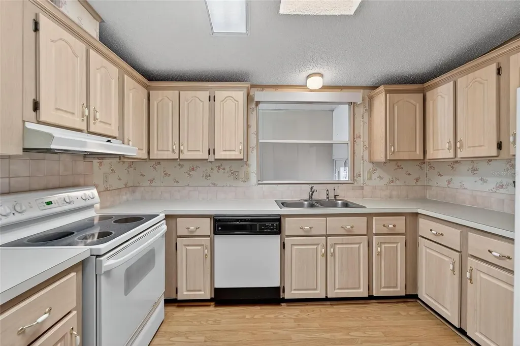 1001 Starkey Road, Lot#355 Largo FL 33771