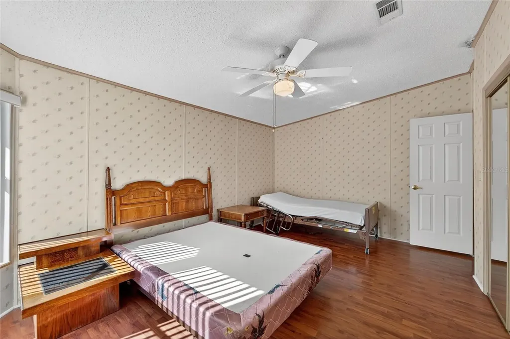 1001 Starkey Road, Lot#355 Largo FL 33771