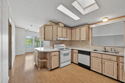 1001 Starkey Road, Lot#355 Largo FL 33771